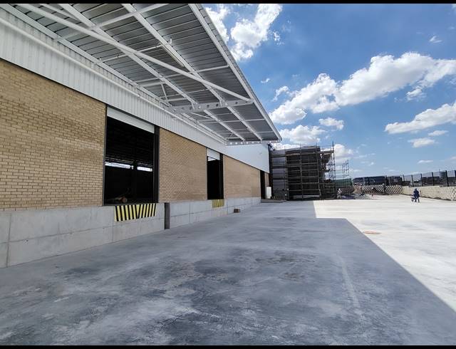 2,208M² WAREHOUSE TO LET IN AIRPORT PARK